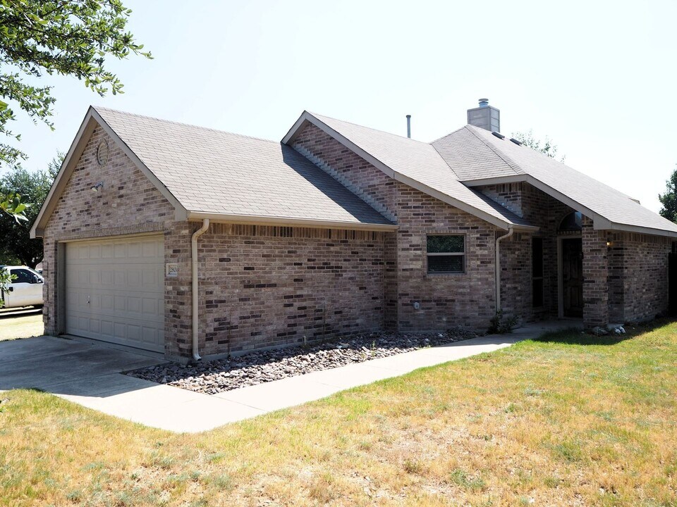 2800 Stockton St in Denton, TX - Building Photo