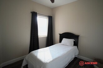 4426 Alta Verde Dr in Bakersfield, CA - Building Photo - Building Photo