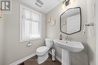 504 Broadleaf St in Ottawa, ON - Building Photo - Building Photo