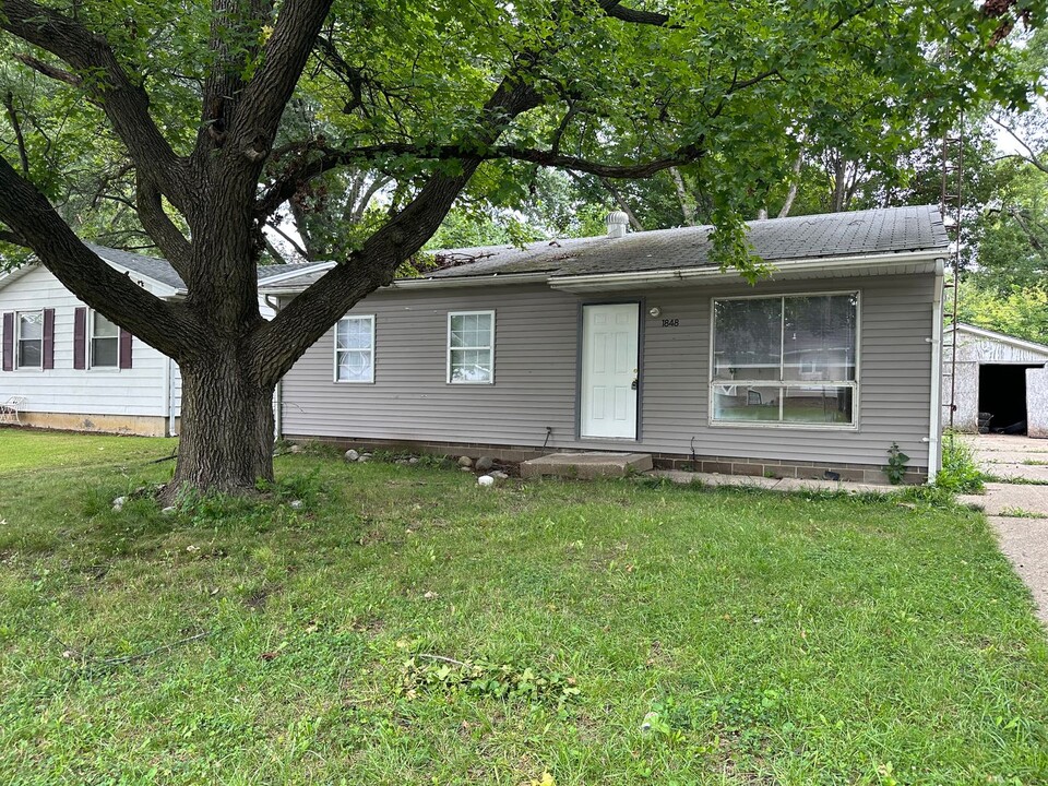 1848 Witchazel Dr in Springfield, IL - Building Photo