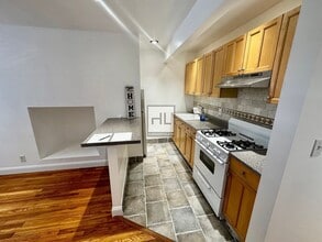 No Fee! Sun-Drenched 2-Bedroom Duplex with in Queens, NY - Building Photo - Building Photo