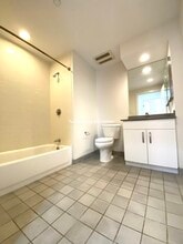 609 Albany St, Unit 407 in Boston, MA - Foto de edificio - Building Photo