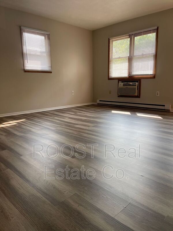 203 N Madison Rd in London, OH - Building Photo - Building Photo