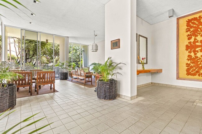 469 Ena Rd in Honolulu, HI - Building Photo - Building Photo