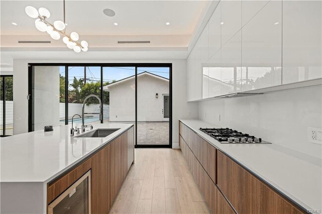 4532 Katherine Ave in Los Angeles, CA - Building Photo - Building Photo