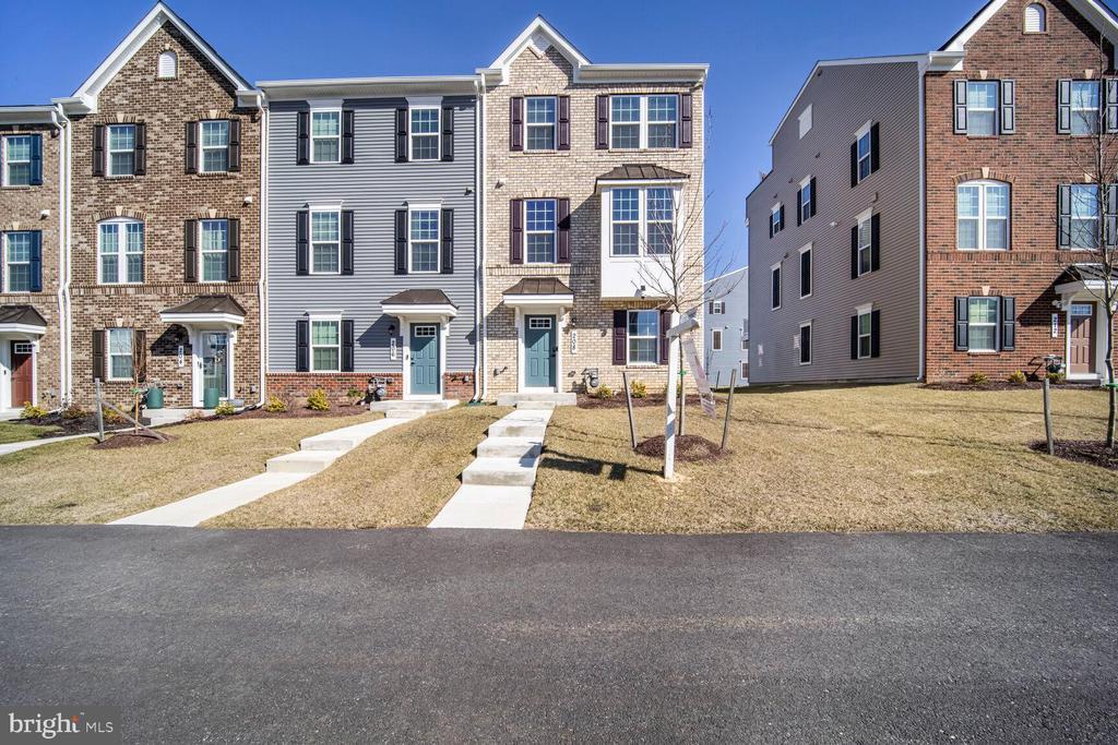 208 Smt Pt Blvd in Bowie, MD - Building Photo