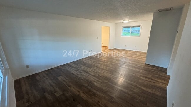 16060 SE Lark Ave in Milwaukie, OR - Building Photo - Building Photo