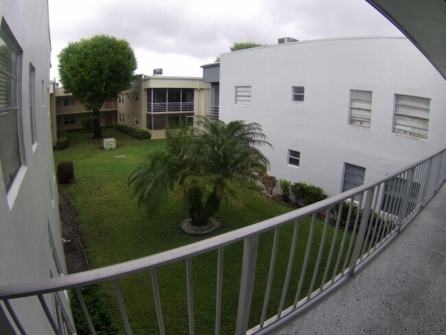 556 Capri L in Delray Beach, FL - Building Photo - Building Photo