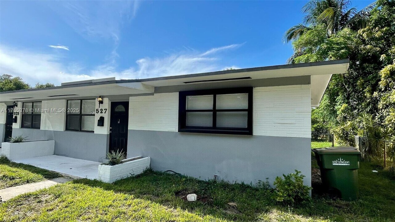 525 NE 132nd Ter in North Miami, FL - Building Photo