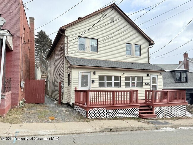 210-212 Center Ave in Plymouth, PA - Building Photo - Building Photo