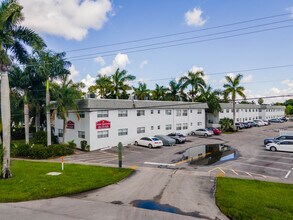 Sunset Apartments in Sunrise, FL - Foto de edificio - Building Photo