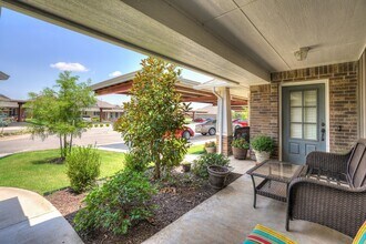 8932 SW 55th St-Unit -Unit B in Oklahoma City, OK - Building Photo - Building Photo