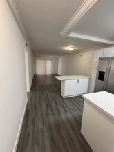 Olas Azules in North Miami Beach, FL - Foto de edificio - Building Photo