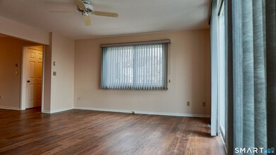 328 Navajo Loop in Shelton, CT - Building Photo - Building Photo