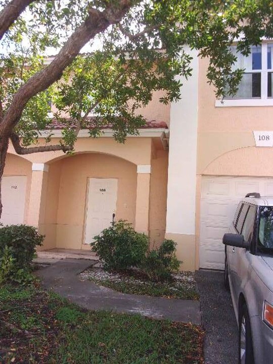 108 Talia Cir in Lake Worth, FL - Foto de edificio