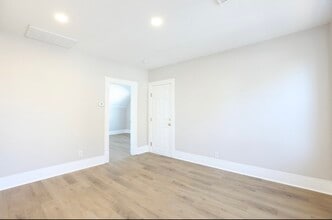 31 Florence St, Unit Floor 1 in New Britain, CT - Foto de edificio - Building Photo