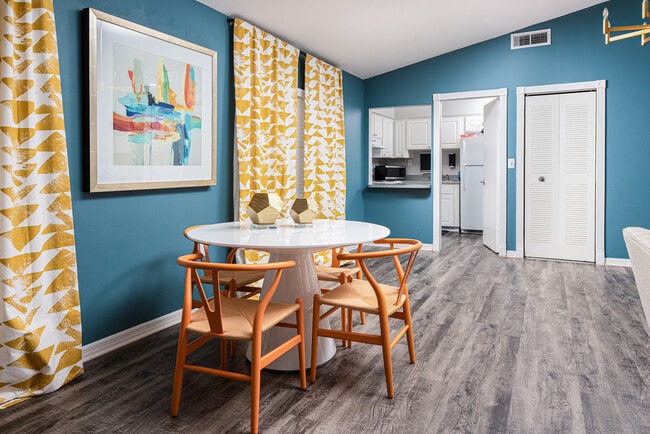 Sunscape Apartment Homes in Tampa, FL - Foto de edificio - Building Photo