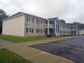 815 Country Way in Big Rapids, MI - Building Photo - Building Photo