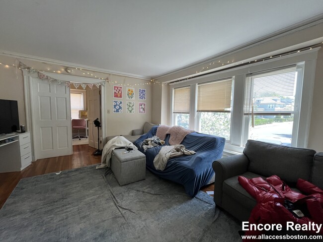 289 Foster St, Unit 1