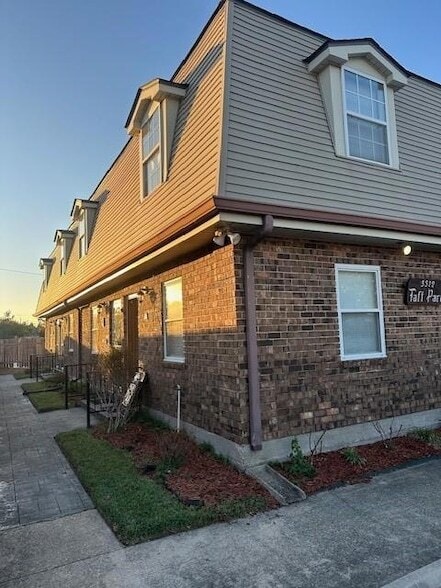 property at 3312 Taft Park