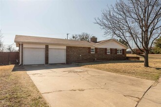 1901 Tanglewood Blvd in Wichita Falls, TX - Building Photo - Building Photo