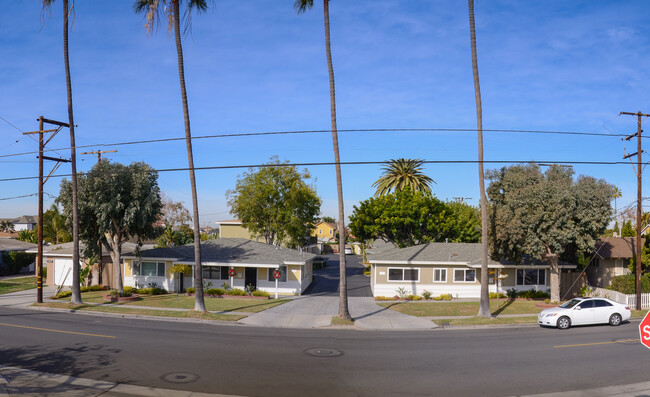 1563 Santa Ana Ave in Costa Mesa, CA - Building Photo - Building Photo