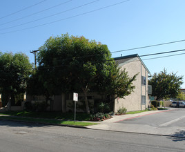 7042 Fenway Dr in Westminster, CA - Building Photo - Building Photo