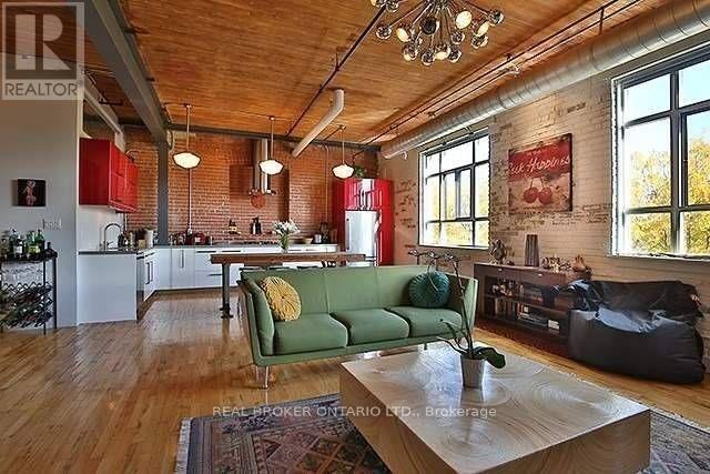 426 Queen St E in Toronto, ON - Building Photo