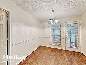 811 W Lynn Creek Dr in Arlington, TX - Building Photo - Building Photo