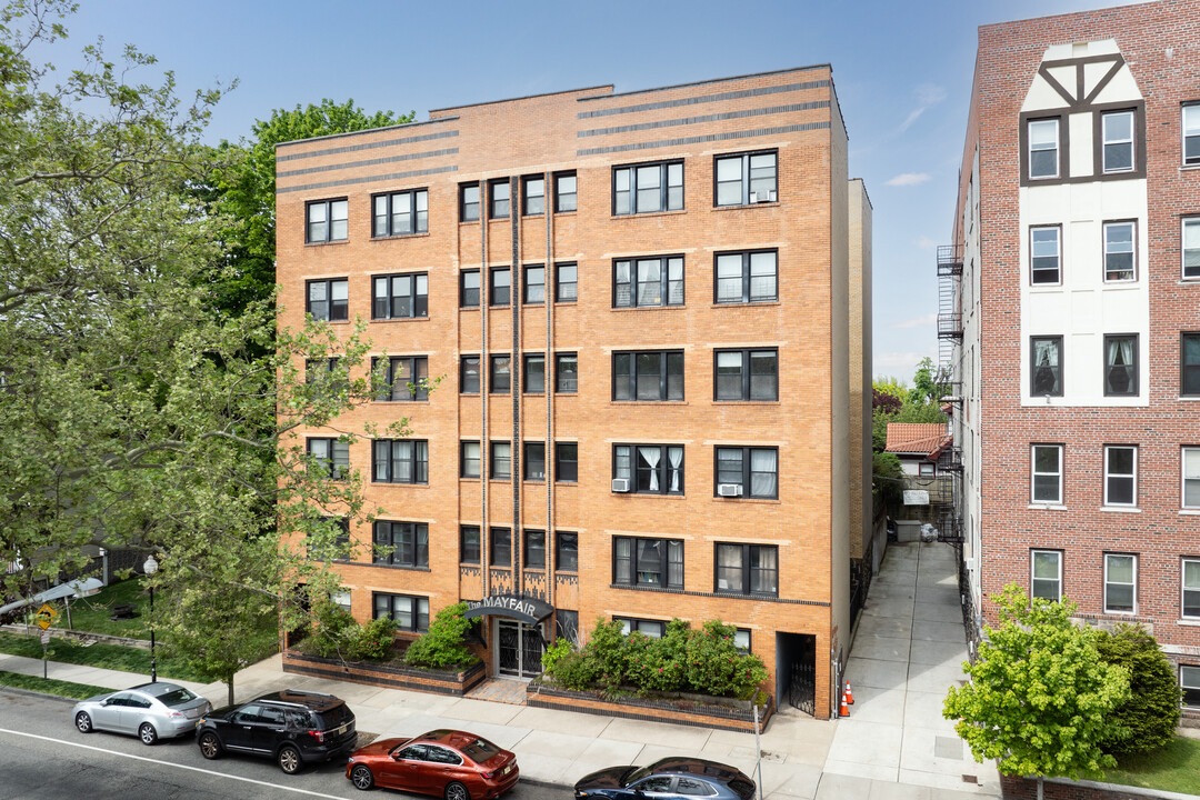 The Mayfair in North Bergen, NJ - Foto de edificio
