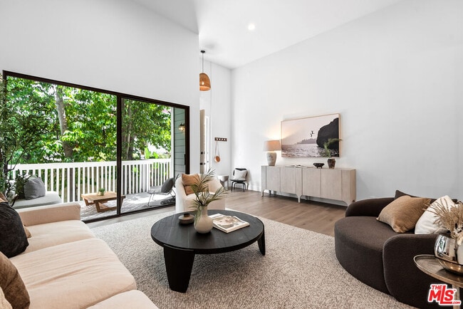 3516 Vía Dolce in Marina Del Rey, CA - Building Photo - Building Photo