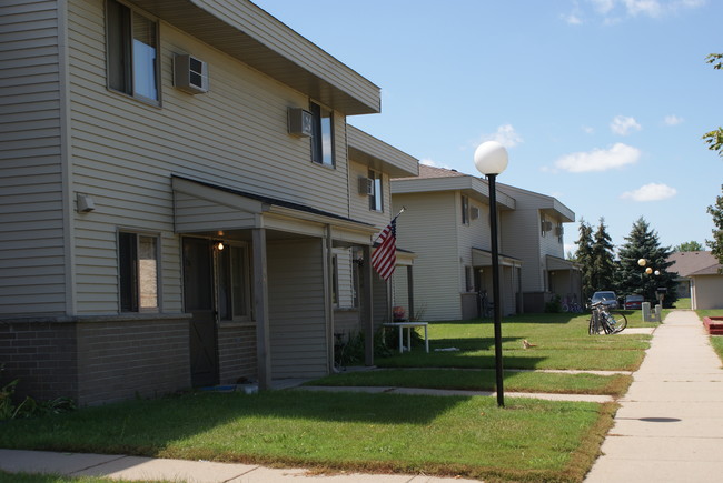 Annandale Square Apartments in Annandale, MN - Foto de edificio - Building Photo