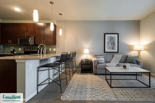 715 W Slaughter Ln in Austin, TX - Building Photo