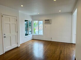 1313 Douglas St in Los Angeles, CA - Building Photo