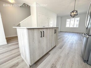 137 Red Embers Square in Calgary, AB - Building Photo - Building Photo