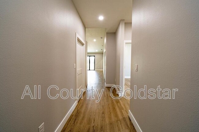 12041 Tetzel Ave in Port Charlotte, FL - Foto de edificio - Building Photo