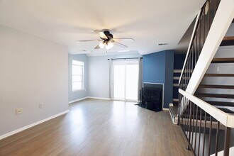 4393 Pembrook Village Dr in Alexandria, VA - Building Photo - Building Photo