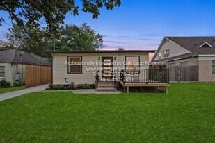 1404 Des Jardines St in Houston, TX - Building Photo