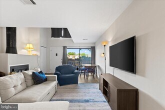 3911 Woodhue Pl in Alexandria, VA - Building Photo - Building Photo