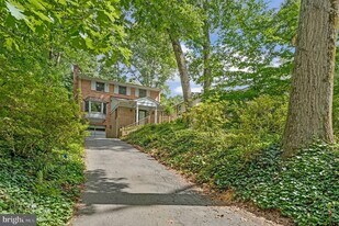 6217 Park Rd in McLean, VA - Building Photo