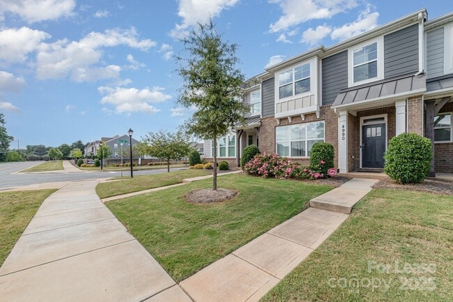 4990 David Cox Rd in Charlotte, NC - Building Photo - Building Photo