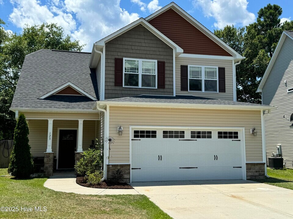 123 Peggy's Trce in Sneads Ferry, NC - Building Photo