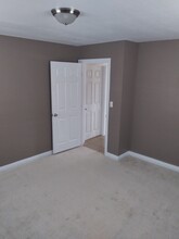 5935 1/2 Makee Ave in Los Angeles, CA - Building Photo - Building Photo