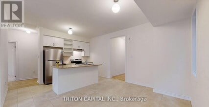 14 Bannister Rd in Barrie, ON - Building Photo - Building Photo