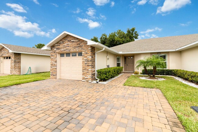 1740 Christina Lee Ln in St. Cloud, FL - Foto de edificio - Building Photo