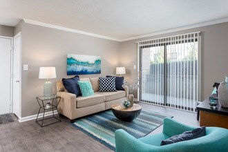 Colt's Crossing Apartments in Georgetown, KY - Foto de edificio - Building Photo