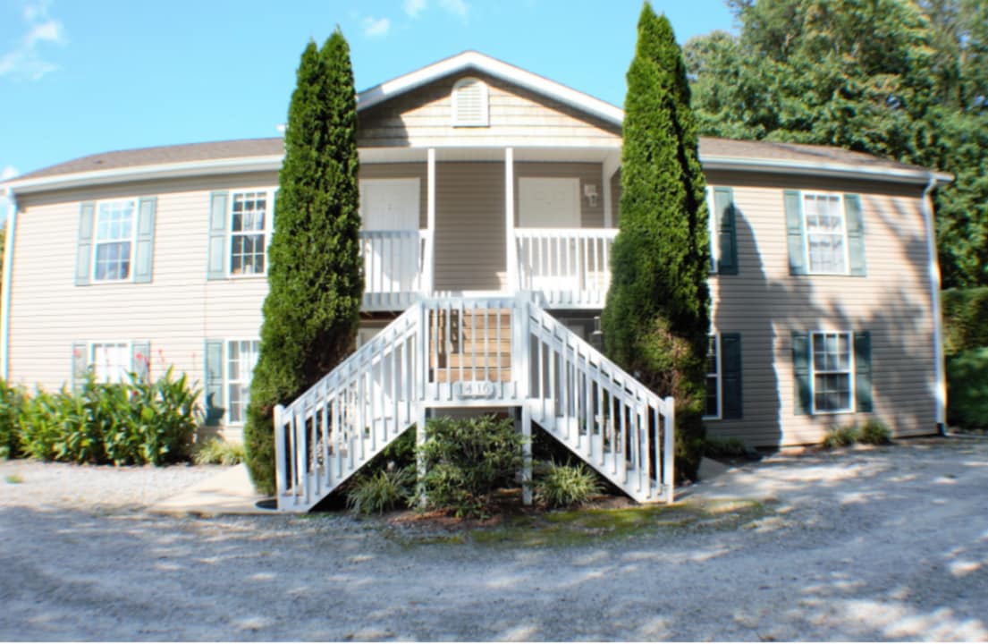 1410 Highland Ave-Unit -Unit C in Hendersonville, NC - Foto de edificio