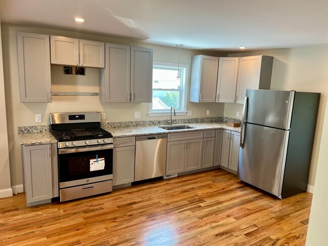 11 Garfield Ave in Woburn, MA - Building Photo - Building Photo