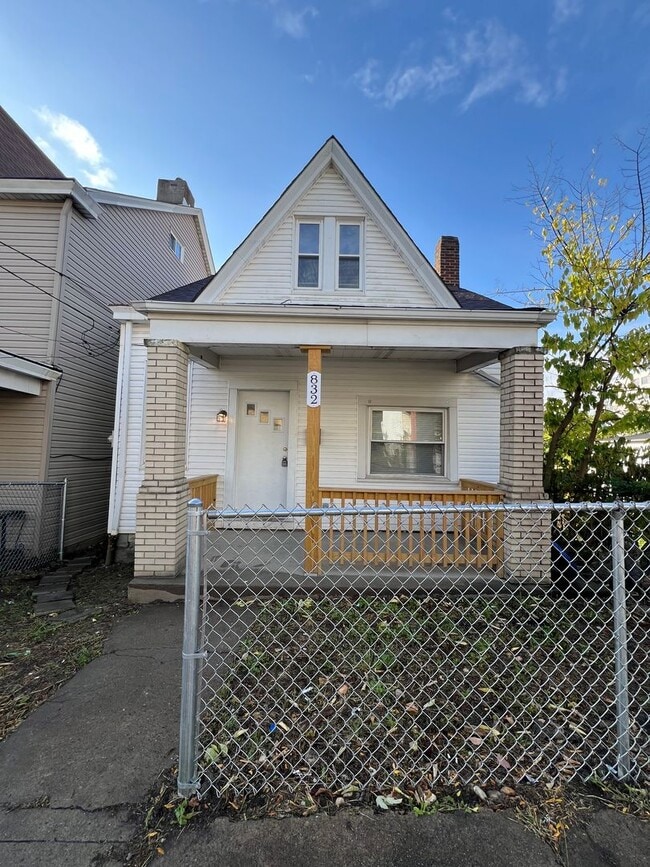 832 Excelsior St in Pittsburgh, PA - Building Photo - Building Photo