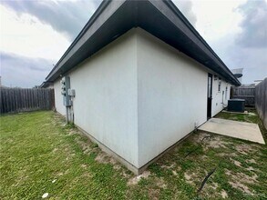 16 Teak Dr in Edinburg, TX - Building Photo - Building Photo